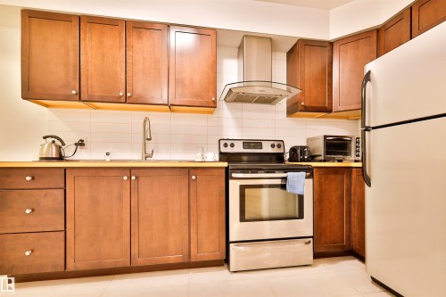8710 156A Avenue, Edmonton, AB - Indoor Photo Showing Kitchen