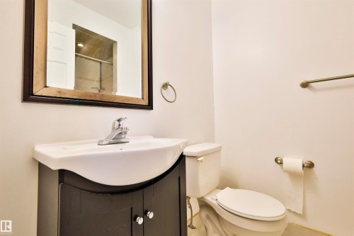 8710 156A Avenue, Edmonton, AB - Indoor Photo Showing Bathroom