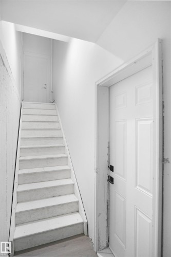 Image quality insufficient for description - 6823 18 Avenue, Edmonton, AB - Indoor Photo Showing Other Room