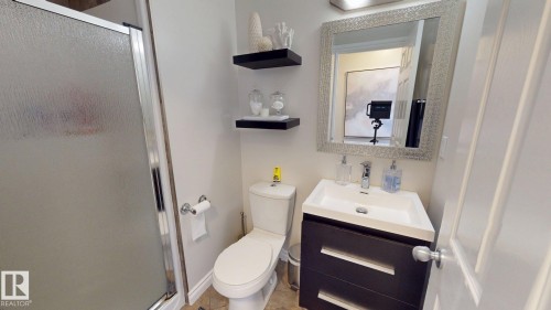 325 Cutts Court, Edmonton, AB - Indoor Photo Showing Bathroom