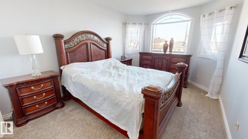 325 Cutts Court, Edmonton, AB - Indoor Photo Showing Bedroom