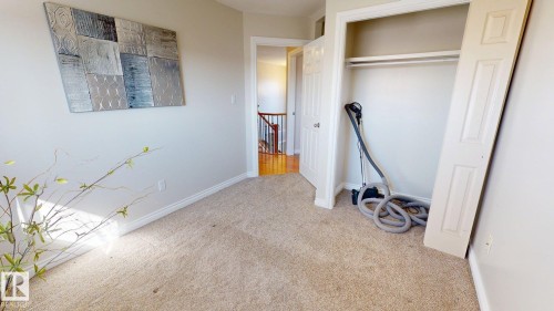 325 Cutts Court, Edmonton, AB - Indoor Photo Showing Other Room