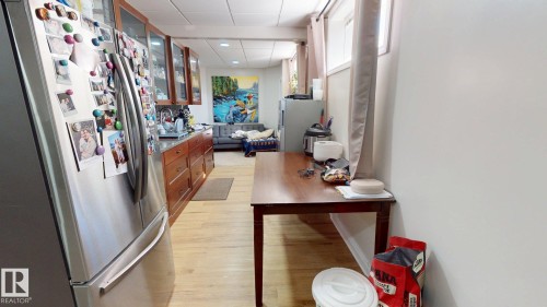 325 Cutts Court, Edmonton, AB - Indoor Photo Showing Other Room