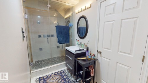 325 Cutts Court, Edmonton, AB - Indoor Photo Showing Bathroom