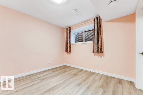 2604 20 Avenue, Edmonton, AB - Indoor Photo Showing Other Room