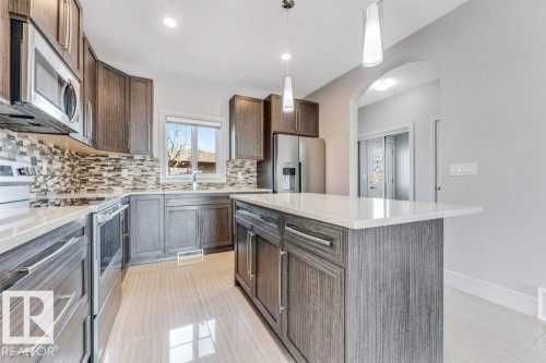 2604 20 Avenue, Edmonton, AB - Indoor Photo Showing Kitchen With Upgraded Kitchen