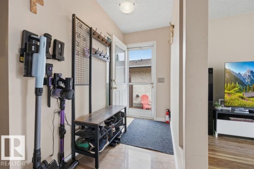 Entryway featuring a white door with screen, dark blue floor mat, and neutral wall paint - 7422 188 Street, Edmonton, AB - Indoor Photo Showing Other Room