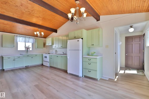 Rural Wetaskiwin County, AB - Indoor Photo Showing Kitchen