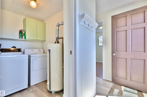 Rural Wetaskiwin County, AB - Indoor Photo Showing Laundry Room