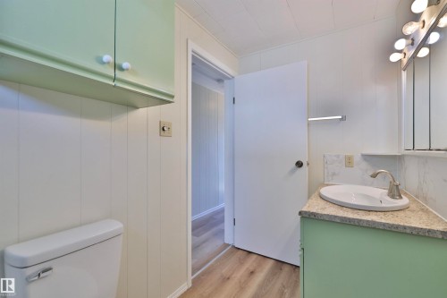 Rural Wetaskiwin County, AB - Indoor Photo Showing Bathroom