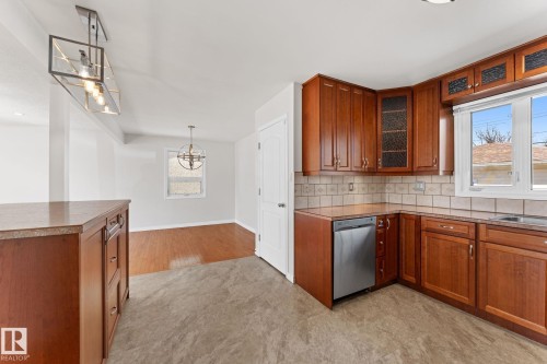 8804 135 Avenue, Edmonton, AB - Indoor Photo Showing Kitchen