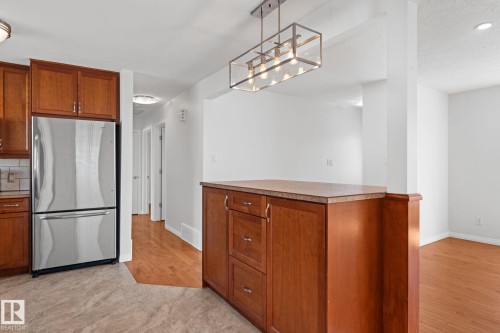 8804 135 Avenue, Edmonton, AB - Indoor Photo Showing Kitchen