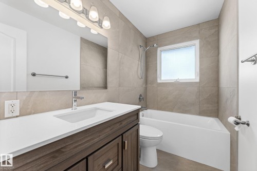 8804 135 Avenue, Edmonton, AB - Indoor Photo Showing Bathroom