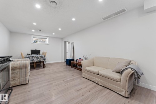 8804 135 Avenue, Edmonton, AB - Indoor