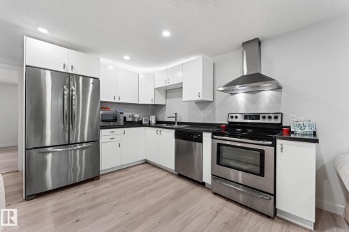 8804 135 Avenue, Edmonton, AB - Indoor Photo Showing Kitchen