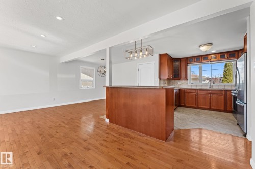 8804 135 Avenue, Edmonton, AB - Indoor Photo Showing Kitchen