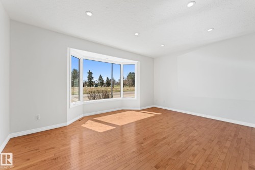 8804 135 Avenue, Edmonton, AB - Indoor Photo Showing Other Room