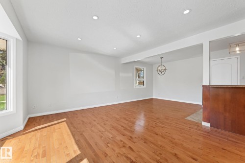 8804 135 Avenue, Edmonton, AB - Indoor Photo Showing Other Room