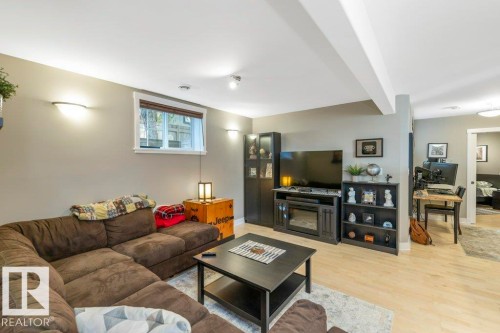 11030 122 Street, Edmonton, AB - Indoor Photo Showing Living Room