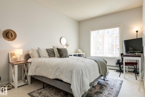 235 263 Macewan Road, Edmonton, AB - Indoor Photo Showing Bedroom