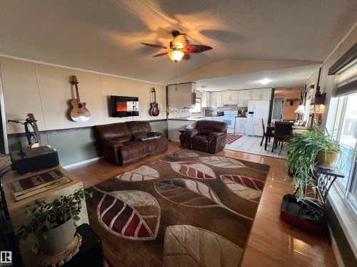 2 Sunset Boulevard, Spruce Grove, AB - Indoor
