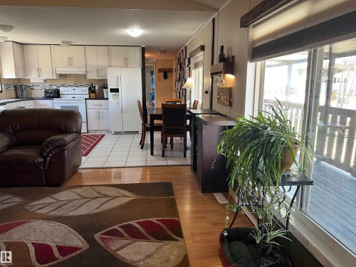 2 Sunset Boulevard, Spruce Grove, AB - Indoor