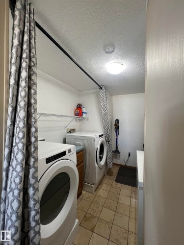 2 Sunset Boulevard, Spruce Grove, AB - Indoor Photo Showing Laundry Room