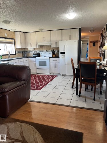 2 Sunset Boulevard, Spruce Grove, AB - Indoor Photo Showing Kitchen