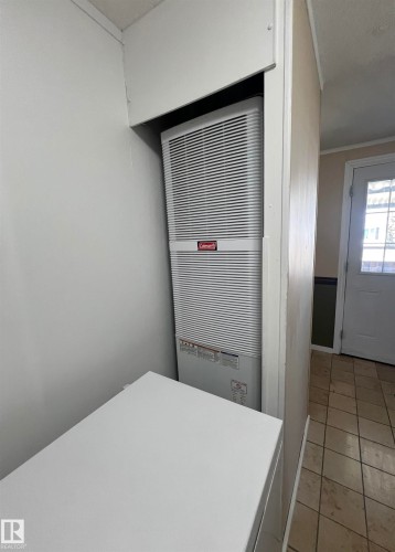 2 Sunset Boulevard, Spruce Grove, AB - Indoor