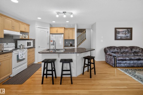20707 56 Avenue, Edmonton, AB - Indoor Photo Showing Kitchen