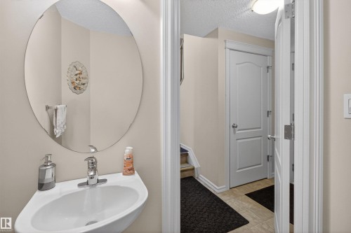 20707 56 Avenue, Edmonton, AB - Indoor Photo Showing Bathroom