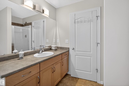 20707 56 Avenue, Edmonton, AB - Indoor Photo Showing Bathroom
