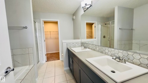 932 Mcconachie Blvd, Edmonton, AB - Indoor Photo Showing Bathroom