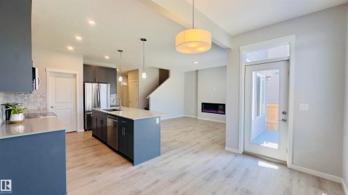 932 Mcconachie Blvd, Edmonton, AB - Indoor Photo Showing Kitchen With Upgraded Kitchen