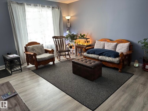 4804 Landsdowne Avenue, Blackfalds, AB - Indoor Photo Showing Other Room