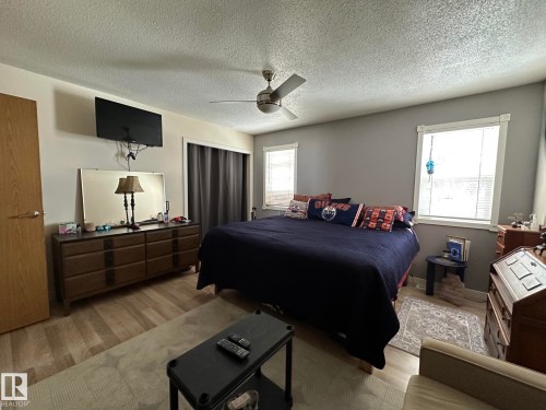 4804 Landsdowne Avenue, Blackfalds, AB - Indoor Photo Showing Bedroom