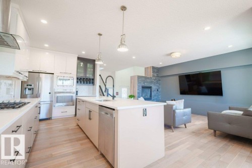 3386 Cutler Crescent, Edmonton, AB - Indoor Photo Showing Kitchen With Upgraded Kitchen