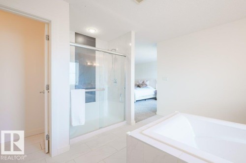 3386 Cutler Crescent, Edmonton, AB - Indoor Photo Showing Bathroom