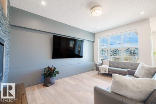 3386 Cutler Crescent, Edmonton, AB - Indoor Photo Showing Living Room