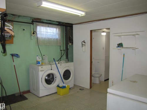 6832 83 Avenue, Edmonton, AB - Indoor Photo Showing Laundry Room