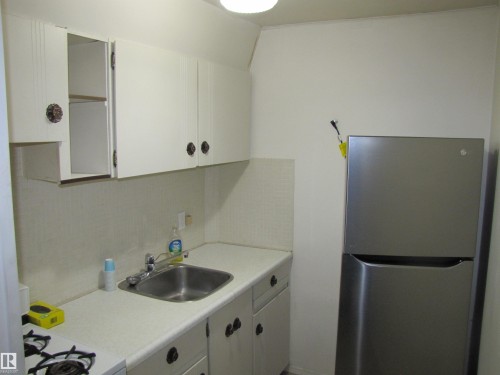 6832 83 Avenue, Edmonton, AB - Indoor Photo Showing Kitchen
