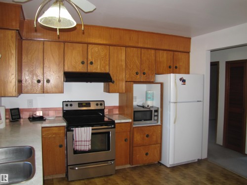 6832 83 Avenue, Edmonton, AB - Indoor Photo Showing Kitchen With Double Sink