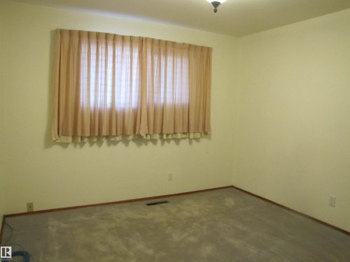 6832 83 Avenue, Edmonton, AB - Indoor Photo Showing Other Room