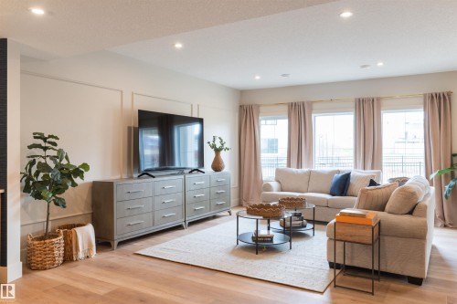 8 Jardin Place, St. Albert, AB - Indoor Photo Showing Living Room