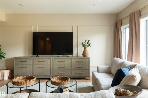 8 Jardin Place, St. Albert, AB - Indoor Photo Showing Living Room