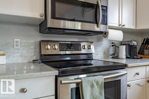 1676 Tomlinson Common, Edmonton, AB - Indoor Photo Showing Kitchen