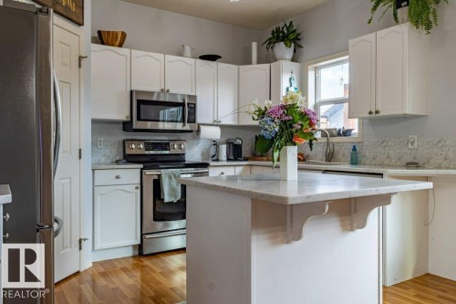 1676 Tomlinson Common, Edmonton, AB - Indoor Photo Showing Kitchen