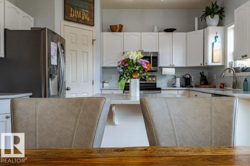 1676 Tomlinson Common, Edmonton, AB - Indoor Photo Showing Kitchen