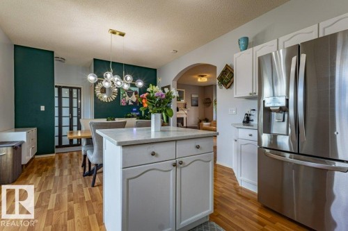 1676 Tomlinson Common, Edmonton, AB - Indoor Photo Showing Kitchen