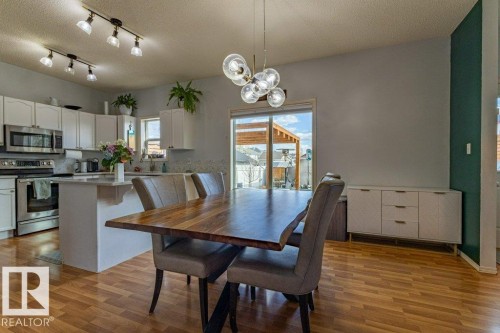 1676 Tomlinson Common, Edmonton, AB - Indoor Photo Showing Dining Room